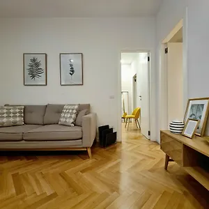 Serendipity - Duomo Aparthotel Milan
